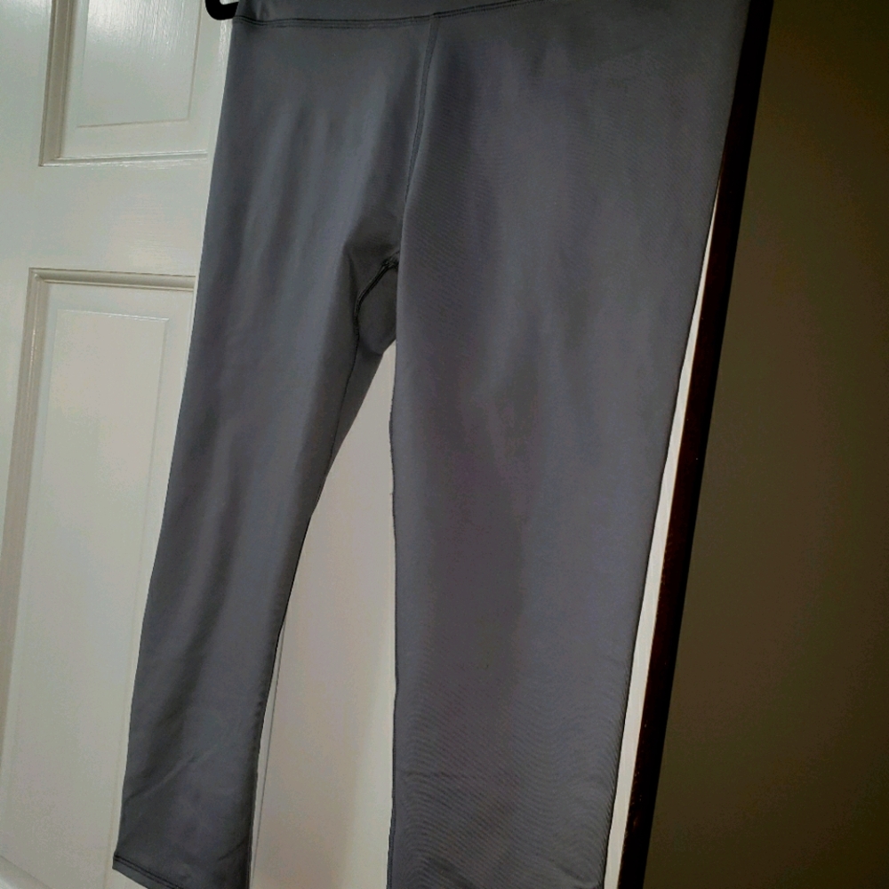 Fabletics Gray Capri Size M New